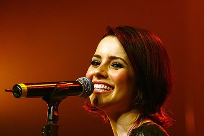 "Eu também sou fã", diz Sandy durante show em São Paulo