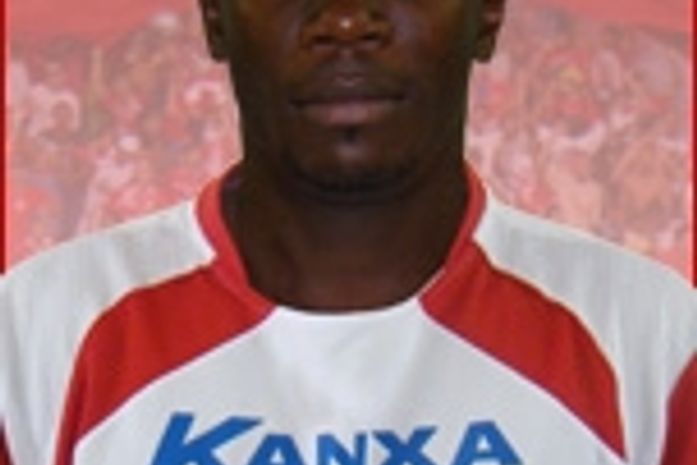 Zagueiro do América-RN admite uso de maconha e pega seis meses de gancho