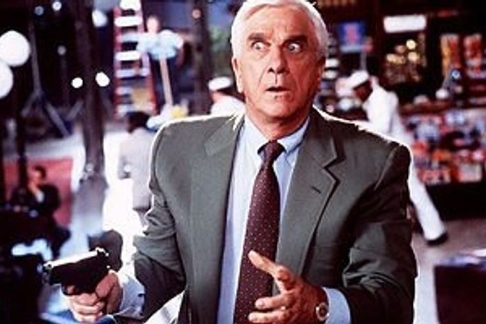 Morre o ator Leslie Nielsen, da série 'Corra que a polícia vem aí'