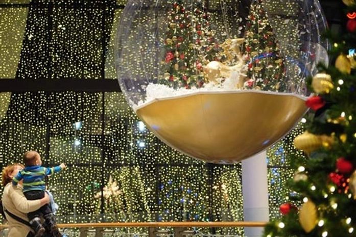 Shopping bate recorde com quase 450 mil bolas natalinas