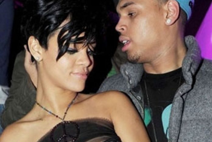 Mãe de Chris Brown alfineta Rihanna pelo twitter
