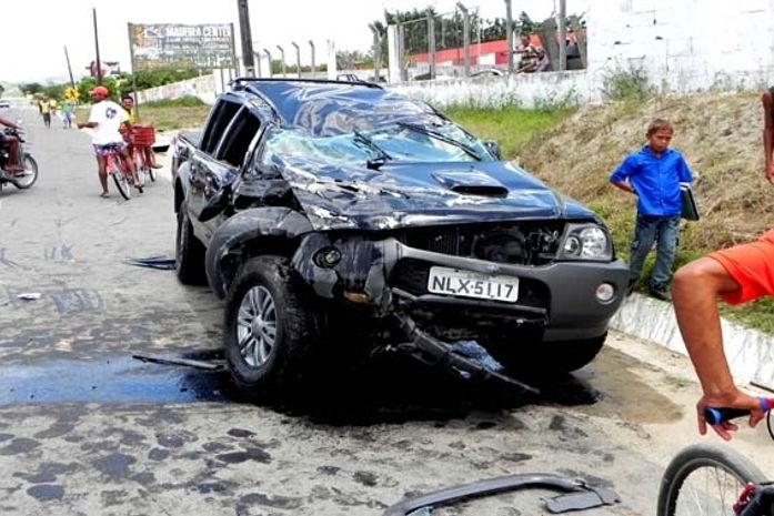 Acidente na BR-104 deixa 3 funcionários da Caixa Econômica feridos