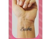Xuxa tatua o nome da filha, Sasha, e divulga foto na internet