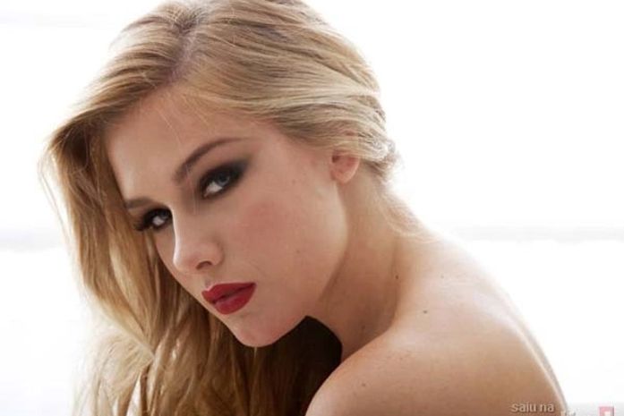 'Sou romântica, mas espero que o homem tenha atitude'