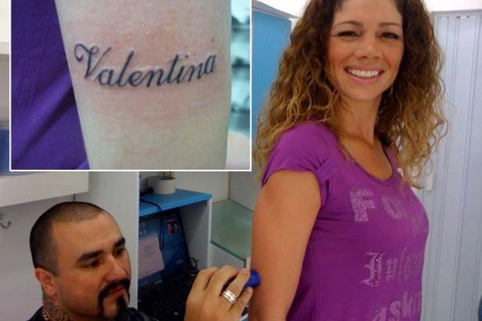 Prova de amor: ex-paquita Cátia Paganote tatua o nome da filha no braço