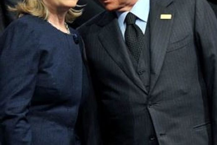 Hillary elogia Berlusconi para 'apagar incêndio' do Wikileaks