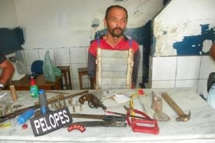 Ciço Cão, na delegacia.