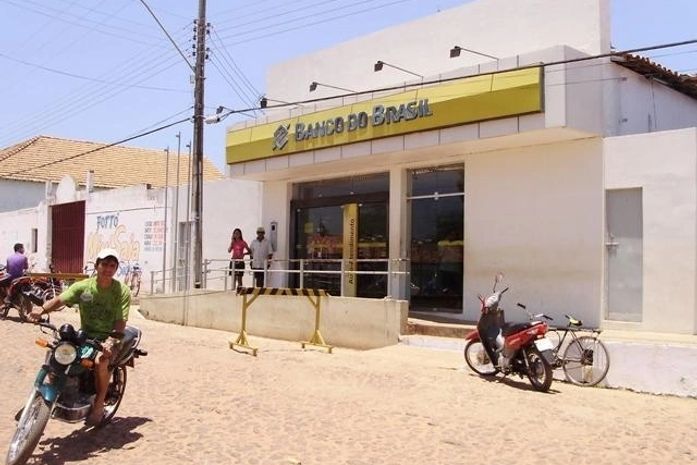 Grupo rouba caixa eletrônico em agência do BB e danifica câmera