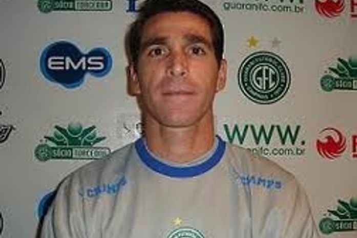 Noroeste apresenta técnico ex-Corinthians-AL e pacotão de jogadores
