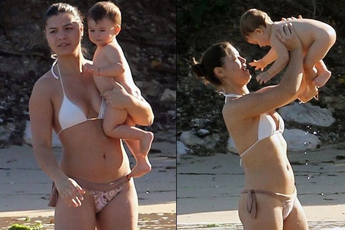 Prestes a completar um ano, filho de Bündchen se diverte na praia