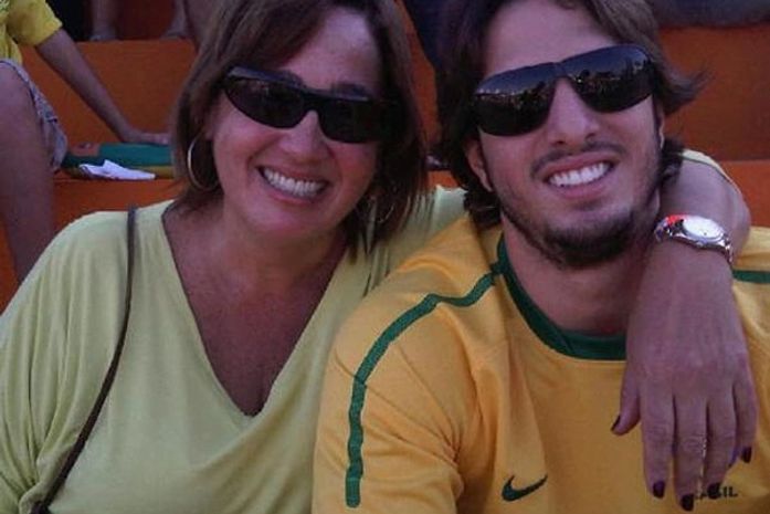 Claudia Jimenez nega que tenha reatado com Rodrigo Bonadio