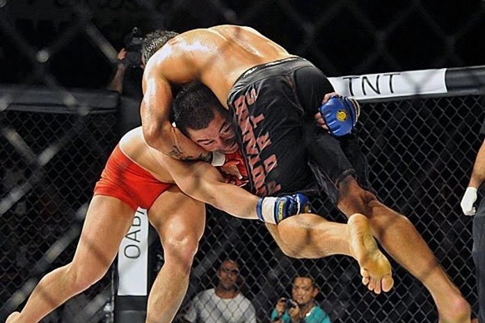 Lutador de MMA, alagoano Thiago Jambo vence duelo contra Japonês