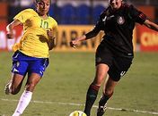 Com gols de Marta e Cristiane  Brasil bate o México