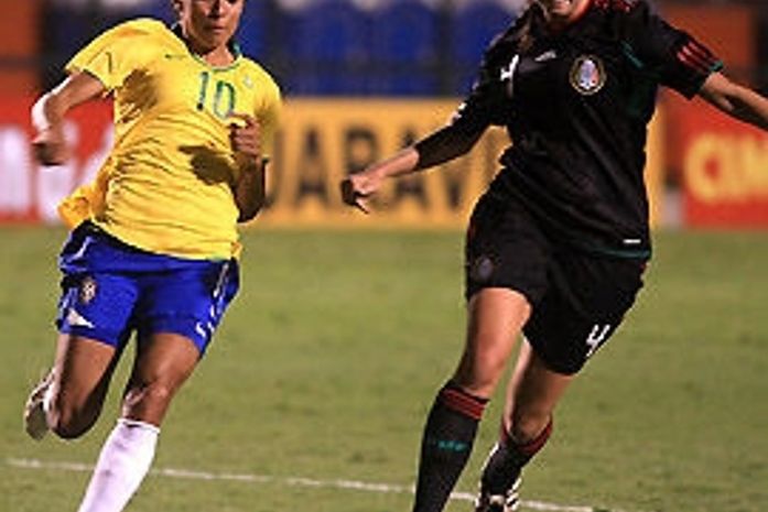 Com gols de Marta e Cristiane Brasil bate o México