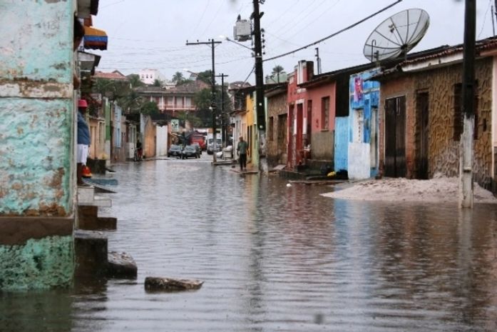 Chuvas causam transtornos e prejuízos em Penedo