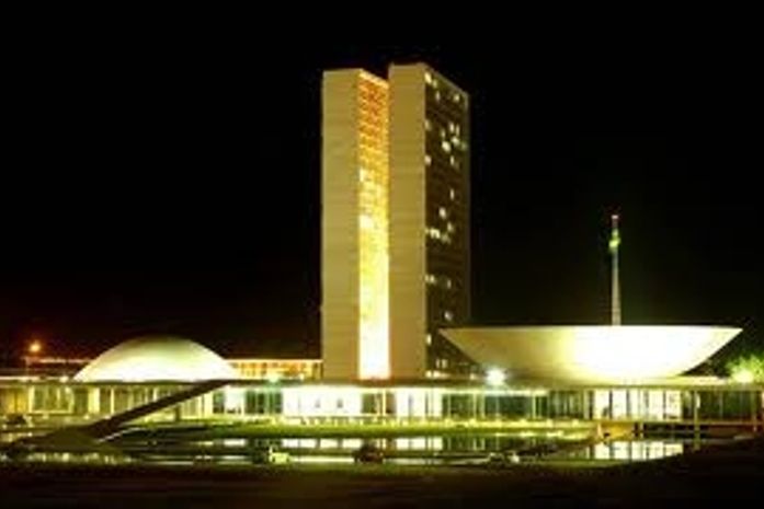 Falhas e omissões atrasam processos contra políticos, aponta levantamento