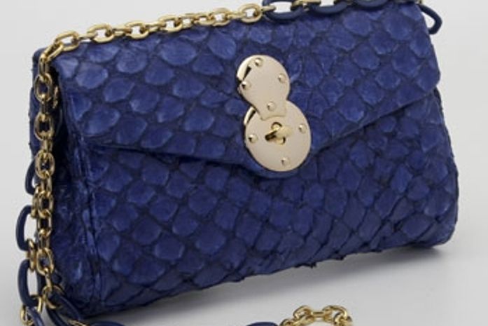 Descubra como escolher a melhor bolsa para sair à noite