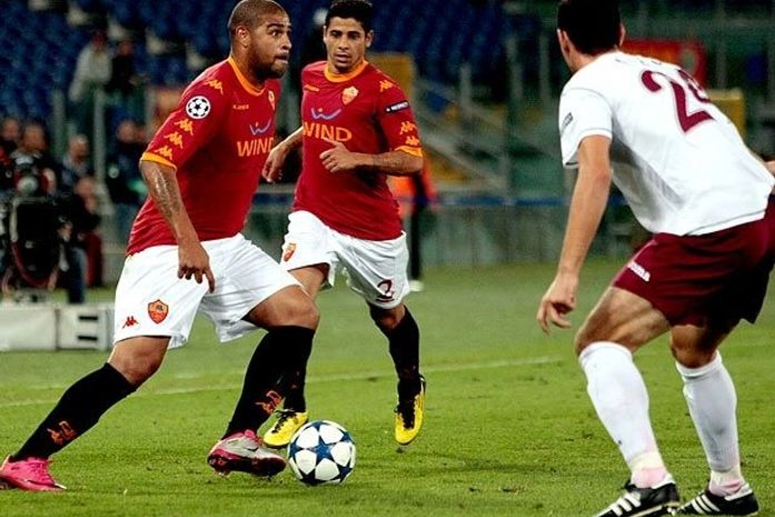 Triste na Roma, Adriano promete voltar ao Flamengo em junho