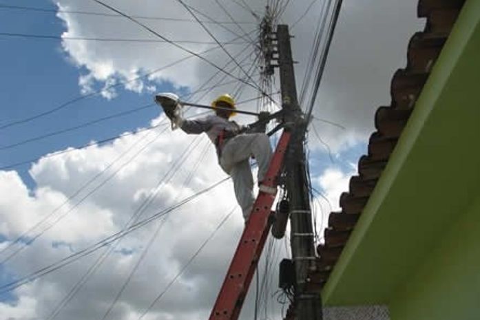 Operação Luz de Natal deve reparar mais de mil pontos de iluminação em São Miguel