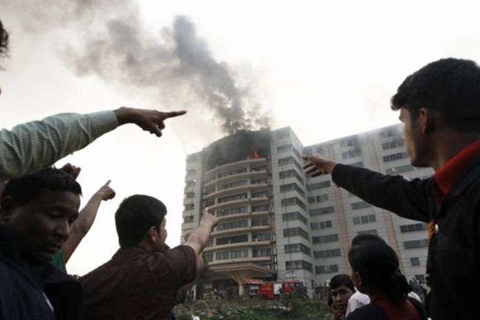 Incêndio em fábrica têxtil deixa mortos em Bangladesh