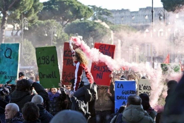 Estudantes se manifestam em toda a Itália contra o governo