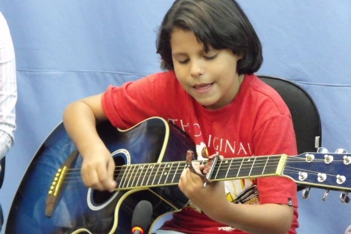 Alvinho San faz sucesso em programa de rádio em Salvador