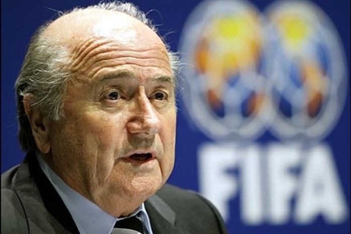 Blatter considera disputa de pênaltis "tragédia" e quer alternativa