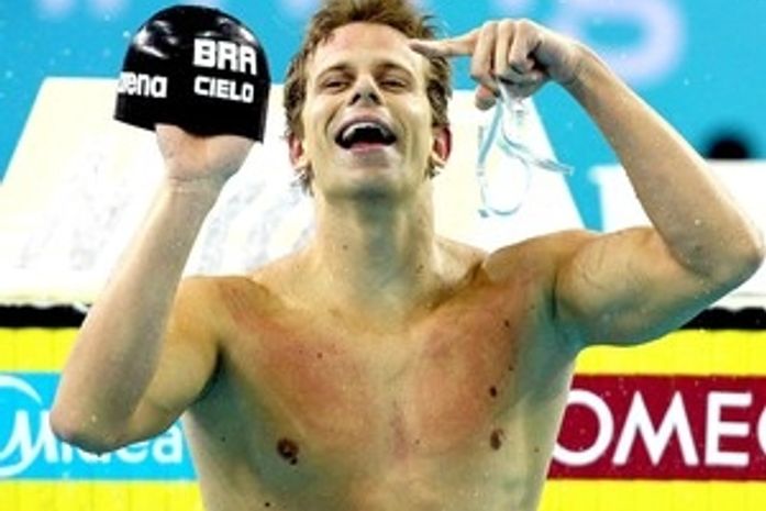 César Cielo conquista o ouro nos 50m do Mundial de Dubai