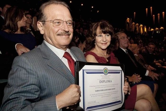Em diplomação, Tarso diz que divergências com Yeda são normais