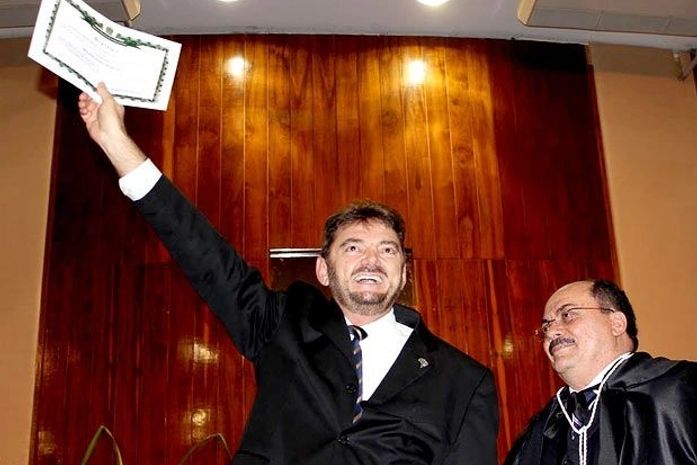 PI: diplomado, governador faz declaração de amor a sua mulher