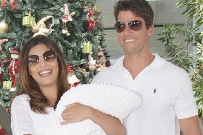 Juliana Paes deixa a maternidade com seu primeiro filho