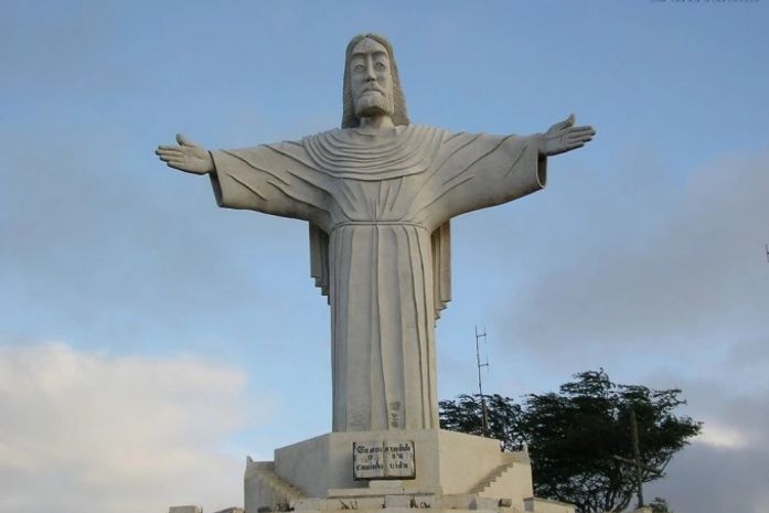 Estátua do Cristo do Goití, localizado em local de demarcação