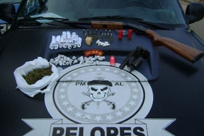 Na ação policial, mãe e filho foram presos
