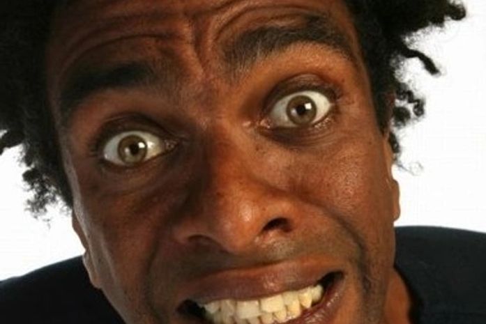 Hélio de la Peña reclama de racismo após ter filho revistado, diz jornal