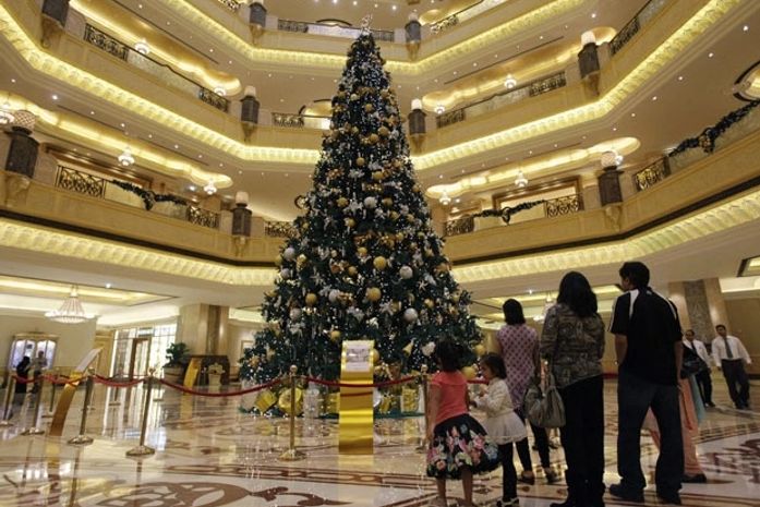 Árvore de Natal de US$ 11 milhões vira atração em hotel de Abu Dhabi