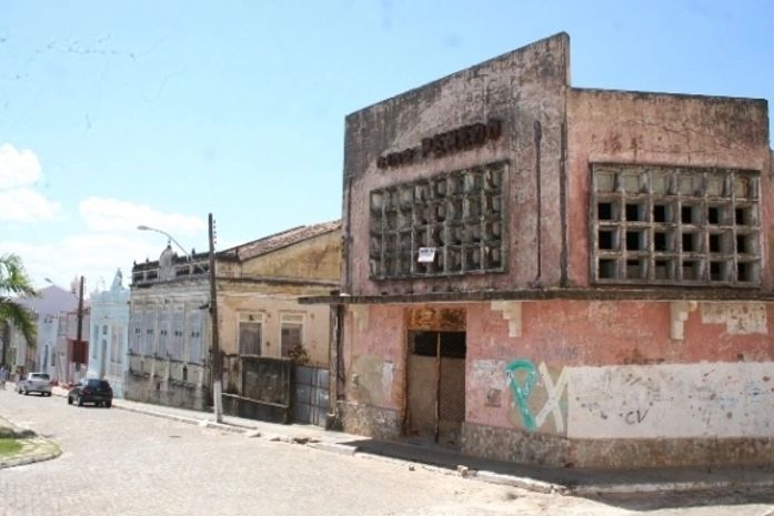 Iphan apresenta proposta para comprar Cine Penedo