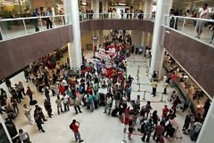 Aeroviários decidem suspender greve prevista para hoje