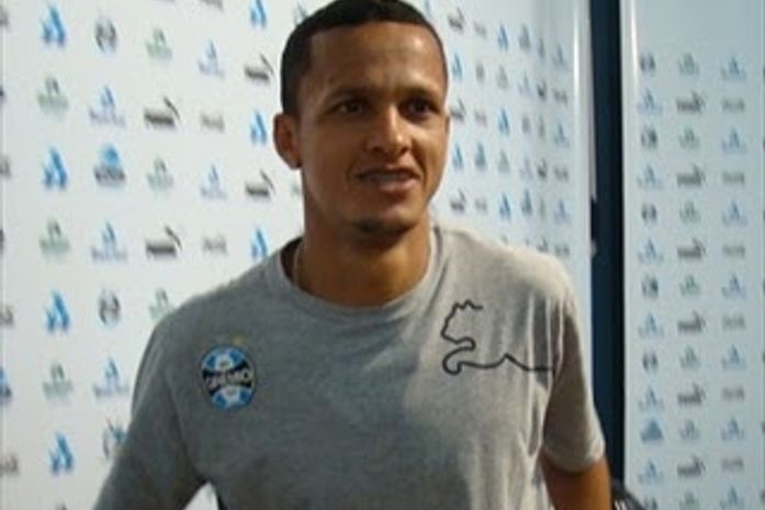 Em Alagoas Souza envia fax com contrato e assina com o Fluminense