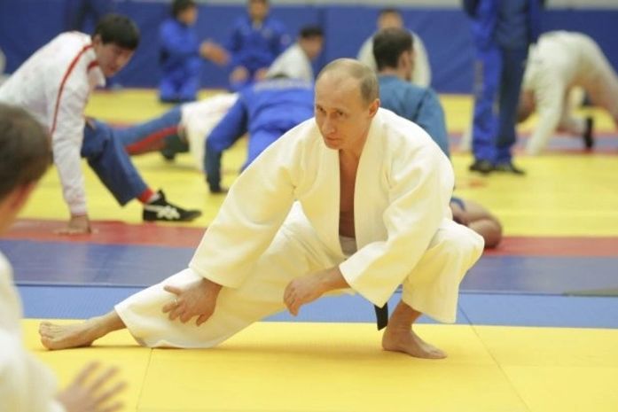 Pela TV, Putin exibe seu treino de judô a toda a Rússia