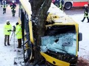 Gelo e neve dificultam tráfego por estradas no oeste da Europa
