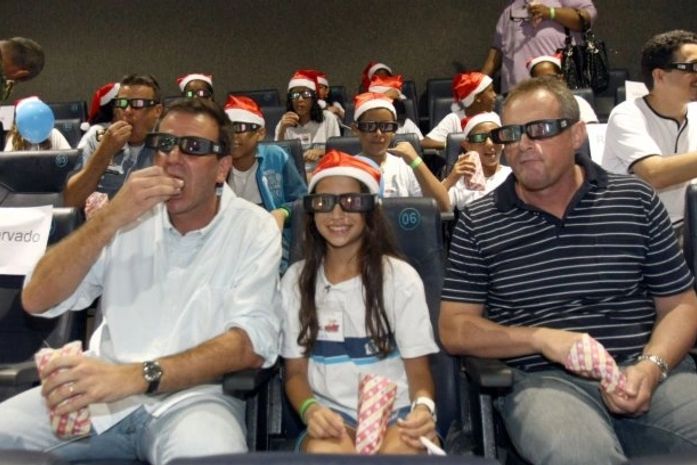 Prefeitura inaugura cinema em 3D no Complexo do Alemão