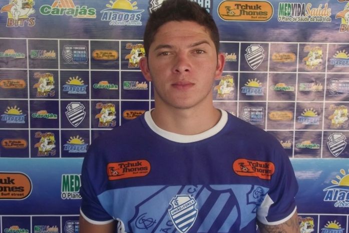 CSA apresenta meia ex-CRB para o alagoano 2011
