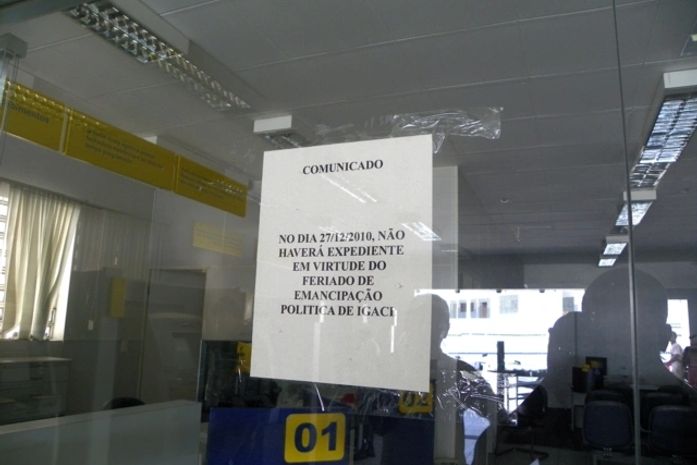 Funcionários de banco confundem data comemorativa e fecham a agência da cidade