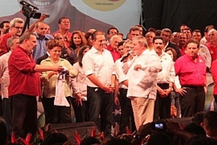 Lula se despede do cargo com grande festa em Recife