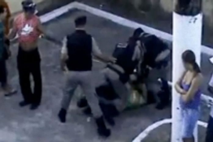 Militares que agrediram travesti em Parada Gay são punidos‏