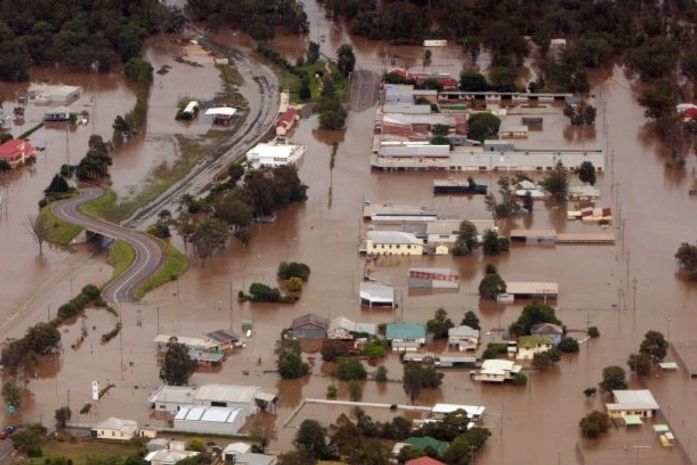 Cheias na Austrália deixam destruição e cidades submersas