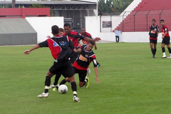 Corinthians Alagoano realiza coletivo e treinadores fazem avaliação