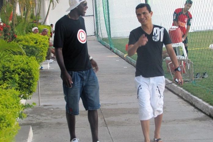 Meio-campista Somália (Botafogo-RJ) visita o Corinthians-AL