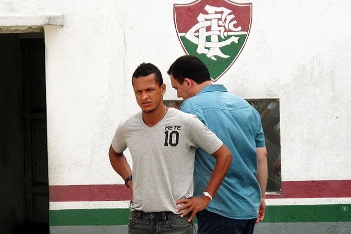 Alagoano Souza chega ao Fluminense para realizar exames médicos