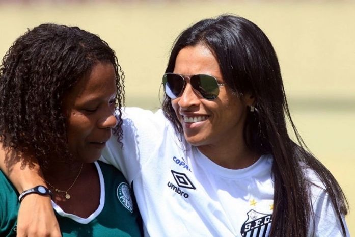 Alagoana Marta marcou gol de placa em possível despedida do Santos